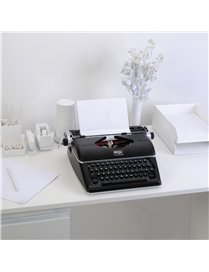 CLASSIC MANUAL TYPEWRITER